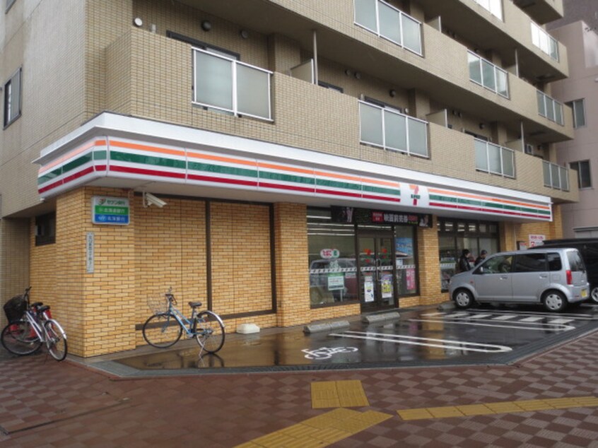 セブンイレブン北12条店(コンビニ)まで300m スペチアーレ札幌