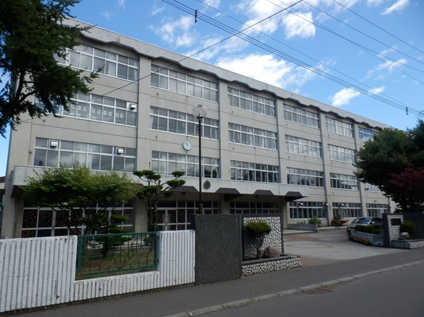 柏丘中学校(中学校/中等教育学校)まで1400m サウス南郷