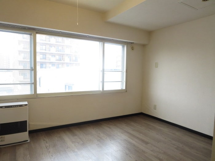 居室 アイワビル