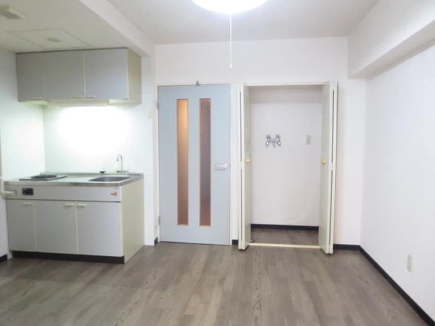 居室 アイワビル