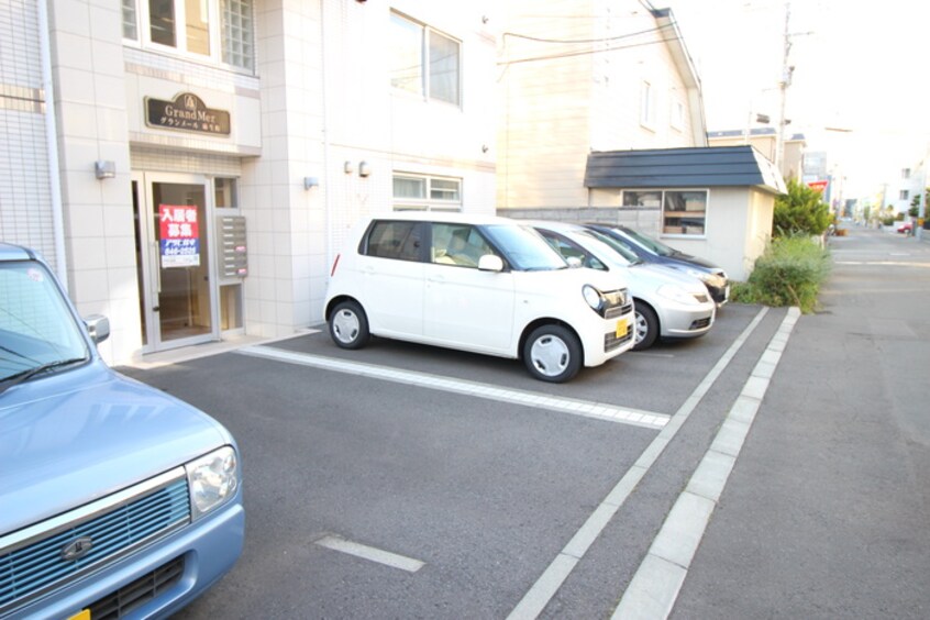 駐車場 グランメ－ル麻生町