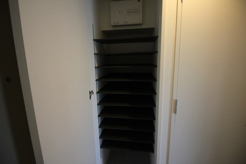 靴箱 MODENA CENTRO