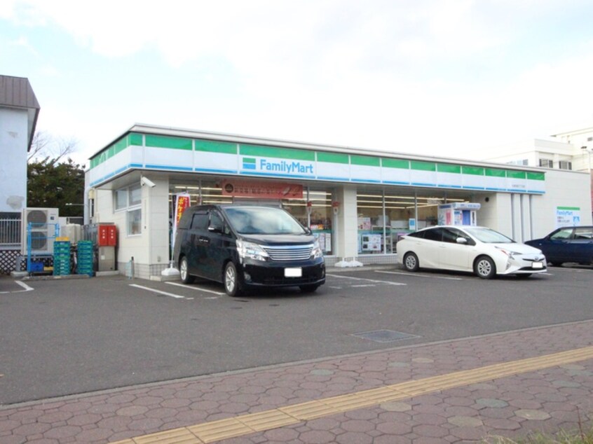ファミリーマート旭町7丁目店(コンビニ)まで290m フェリ－ス豊平