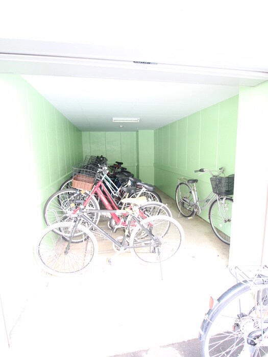 駐輪場 ドエル札幌南6条Ⅱ