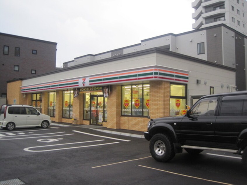 セブンイレブン(コンビニ)まで500m さくら館南円山