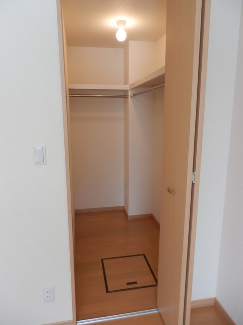 収納 パストラーレ南郷通南