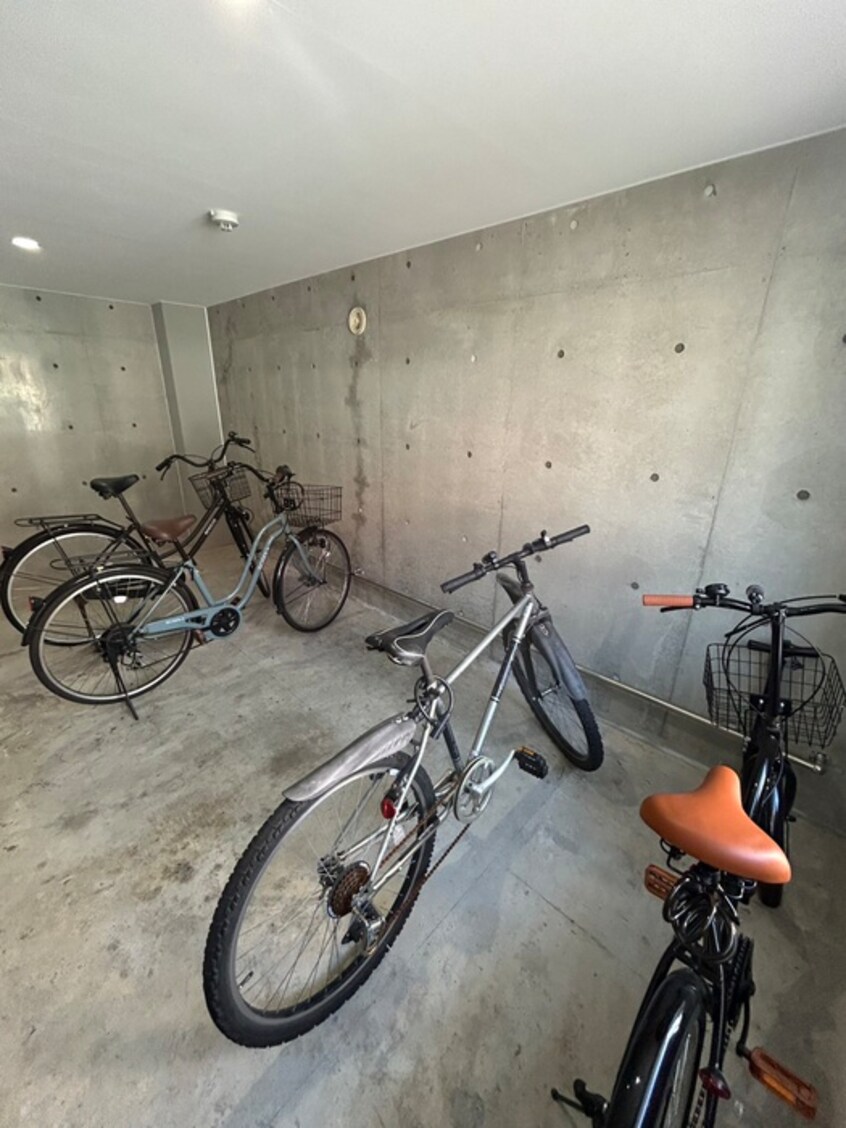 駐輪場 erys hiragishi