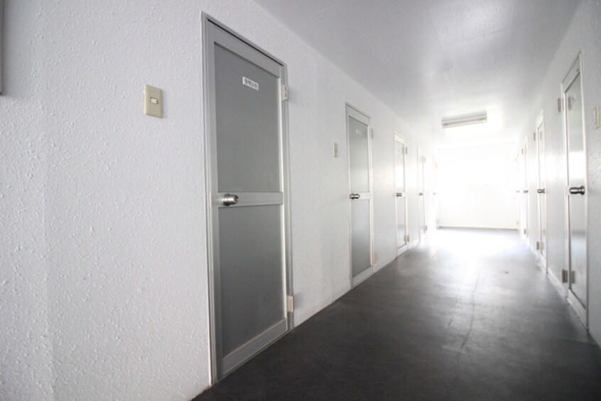 エントランス部分 ア－バンコ－ト南郷Ⅶ