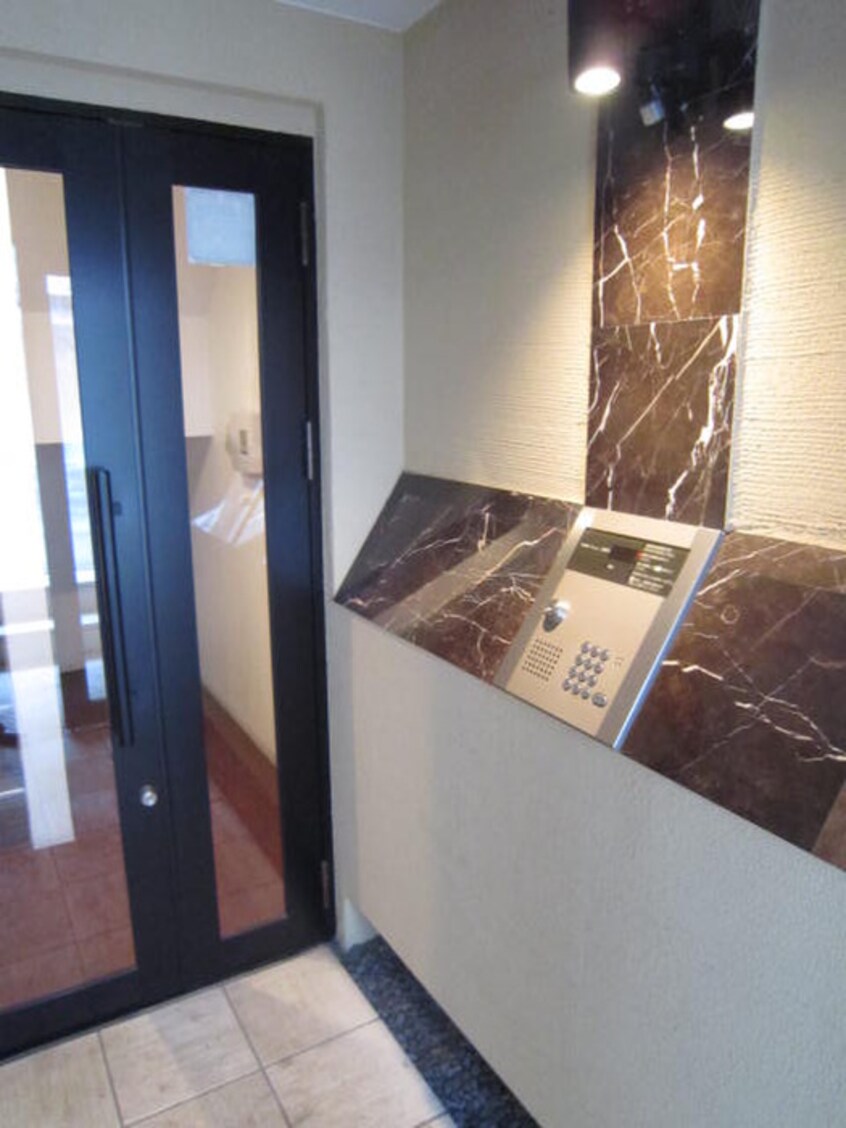 エントランス部分 フォルム八軒