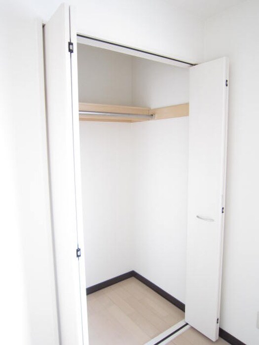 居室 フォルム八軒