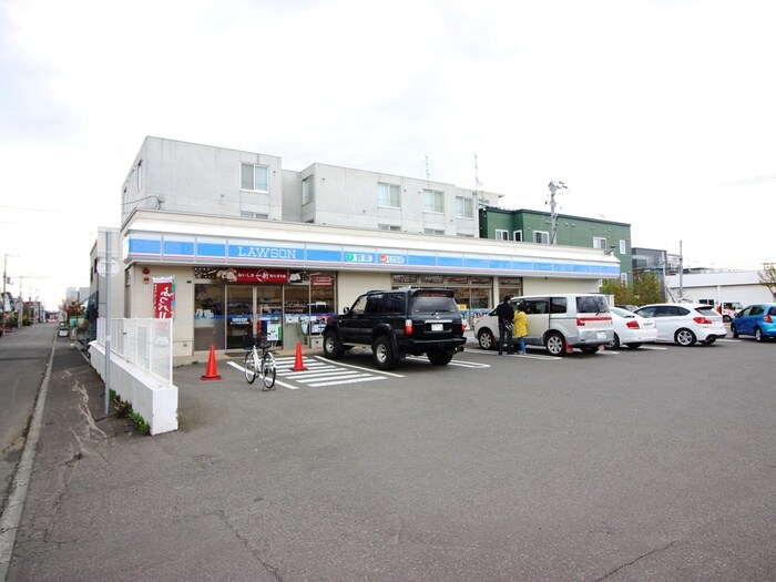 ローソン(コンビニ)まで800m フォルム八軒