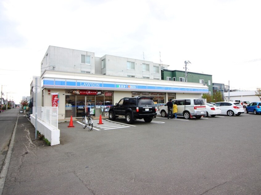 ローソン(コンビニ)まで800m フォルム八軒