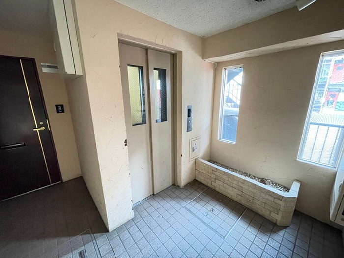 エントランス部分 マンショングロ－リ－