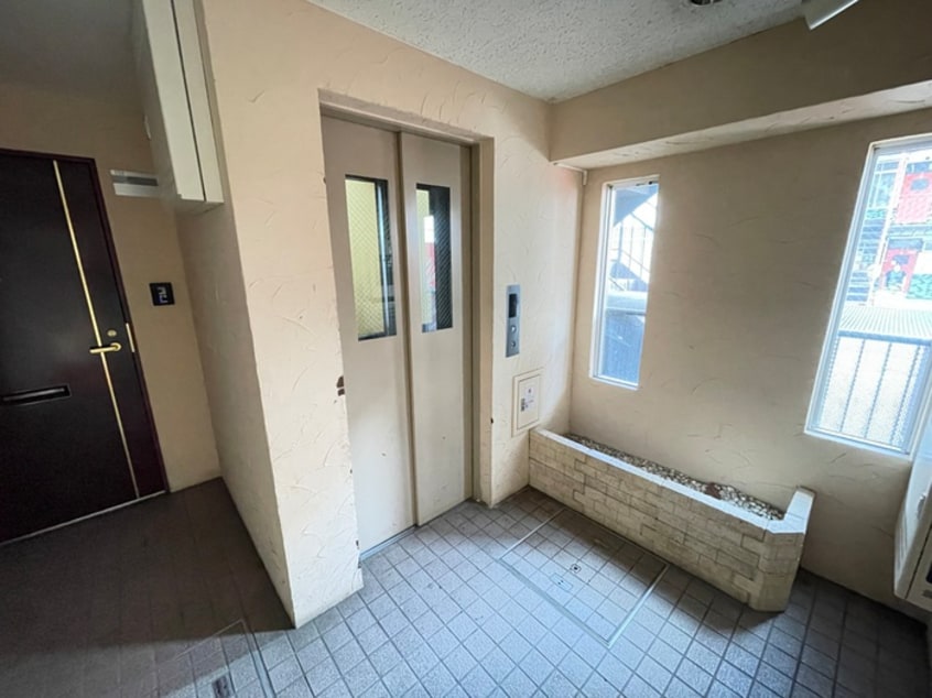 エントランス部分 マンショングロ－リ－