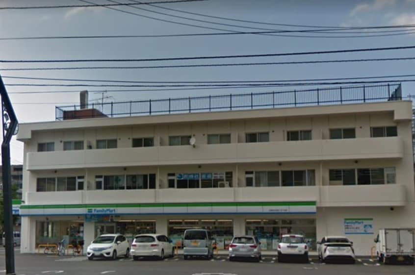 ファミリーマート(コンビニ)まで450m MANSION KURODA南8条Ⅱ