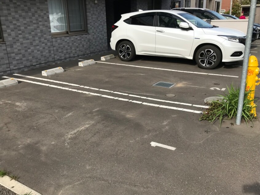駐車場 A BOND　east