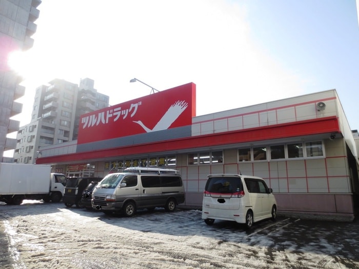 ツルハドラッグ(ドラッグストア)まで180m レガートタワー月寒中央