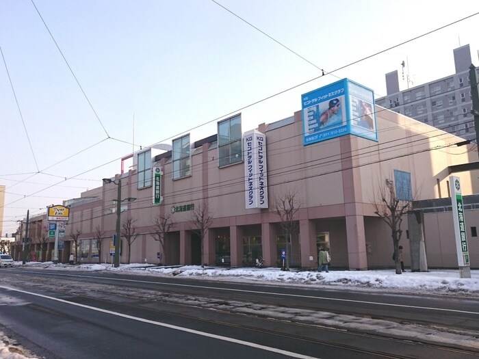 プロム山鼻(スーパー)まで400m ブラントゥ－ル伏見