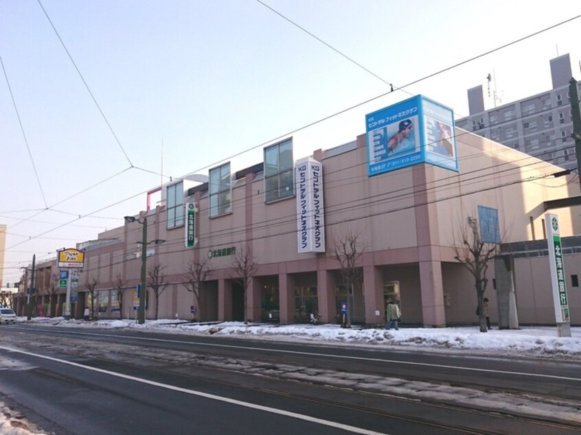 プロム山鼻(スーパー)まで400m ブラントゥ－ル伏見