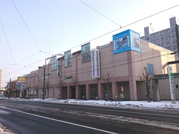 プロム山鼻(スーパー)まで400m ブラントゥ－ル伏見