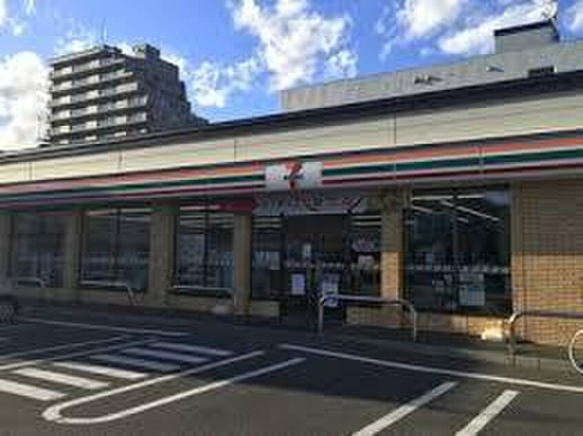 セブンイレブン(スーパー)まで120m ブラントゥ－ル伏見