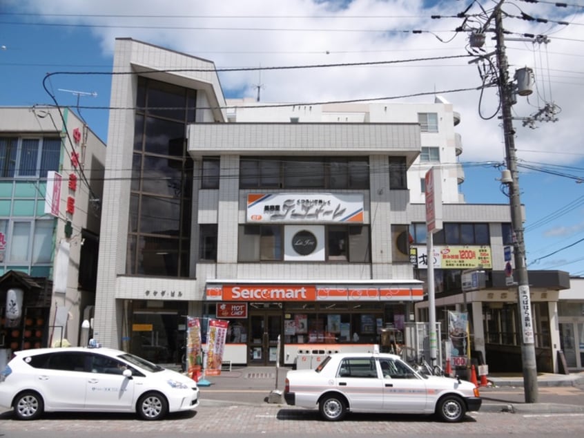 セイコーマート 南郷通7丁目店(コンビニ)まで900m ラグジースペース南郷