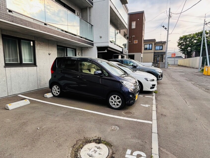 駐車場 Leia月寒