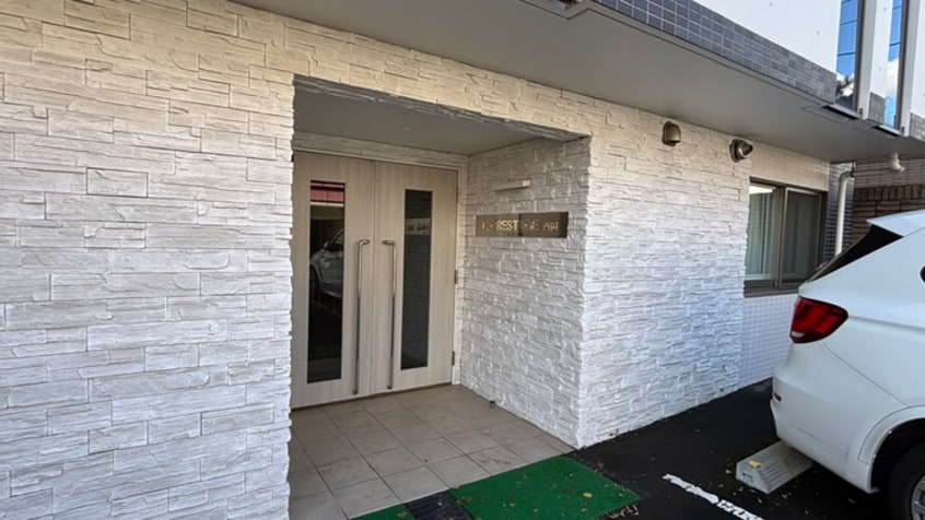 エントランス部分 クレステージ西岡