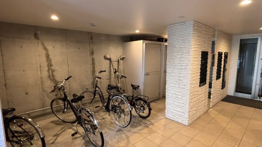 エントランス部分 クレステージ西岡