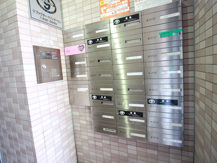 エントランス部分 フォ－シ－ンＢＬＤ