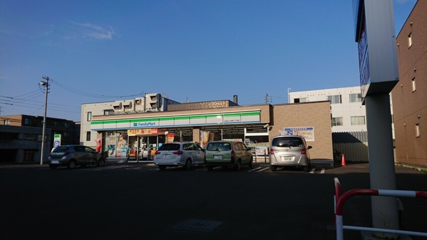 ファミリーマート(コンビニ)まで550m 札幌レジデンス新道東