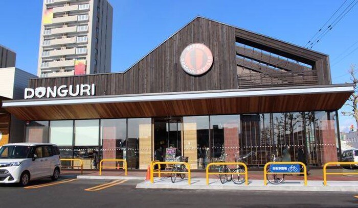 どんぐり(その他飲食（ファミレスなど）)まで600m OMレジデンス山鼻
