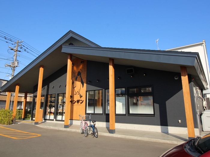 ペンギンベーカリーカフェ(カフェ)まで550m オリエントコ－ポ美園