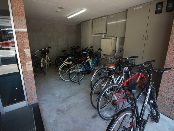 駐輪場 エステラ南３条館Ａ