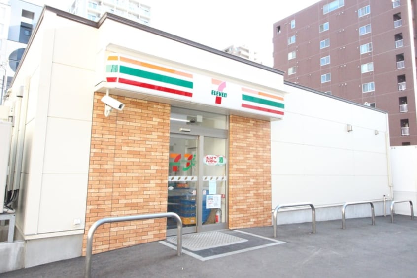 セブン-イレブン 札幌南3条西8丁目店(コンビニ)まで88m エステラ南３条館Ａ