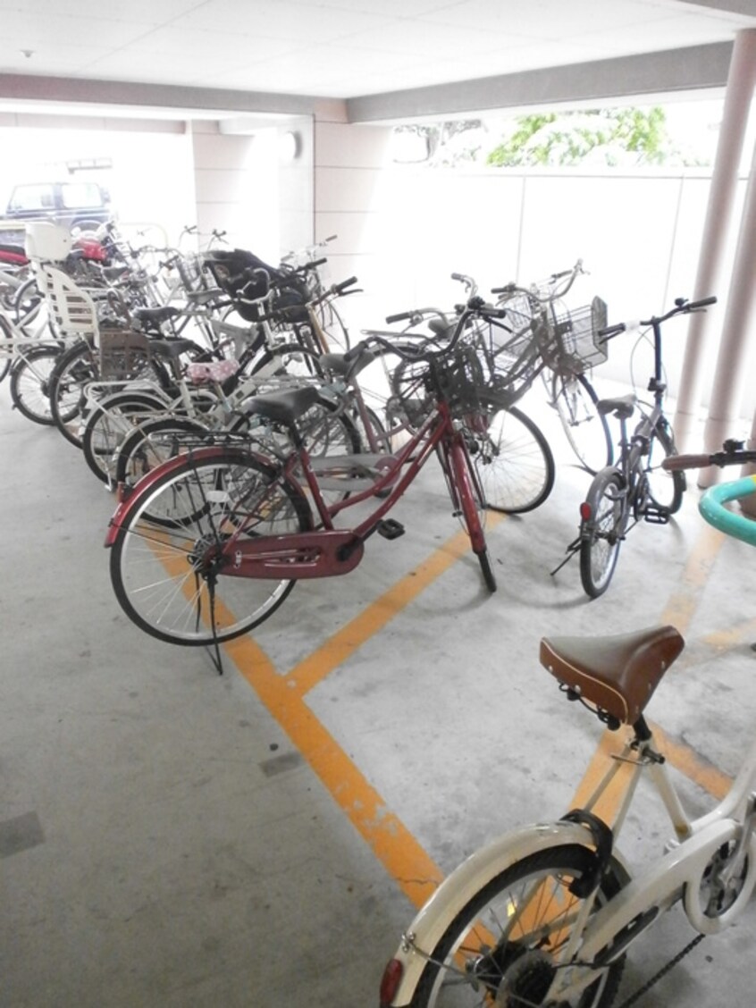 駐輪場 プルミエ－ル札幌