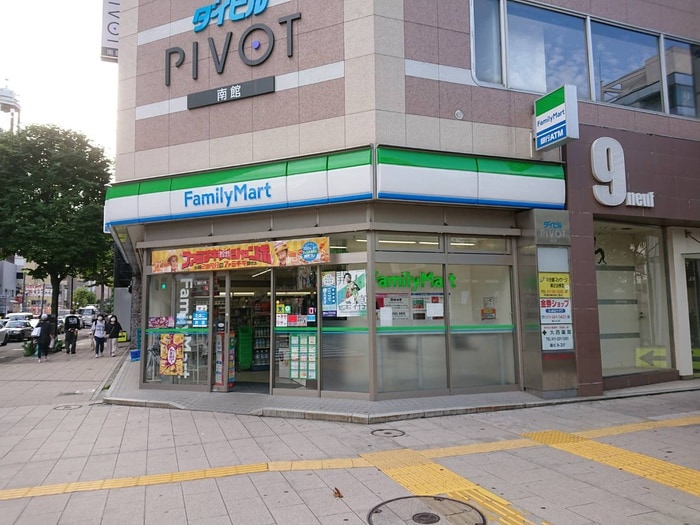 ファミリーマート(コンビニ)まで780m Luxis S5