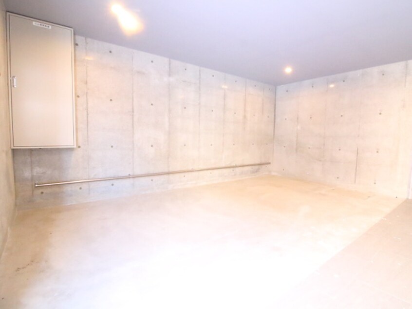 駐輪場 BASE　TSUKISAMU