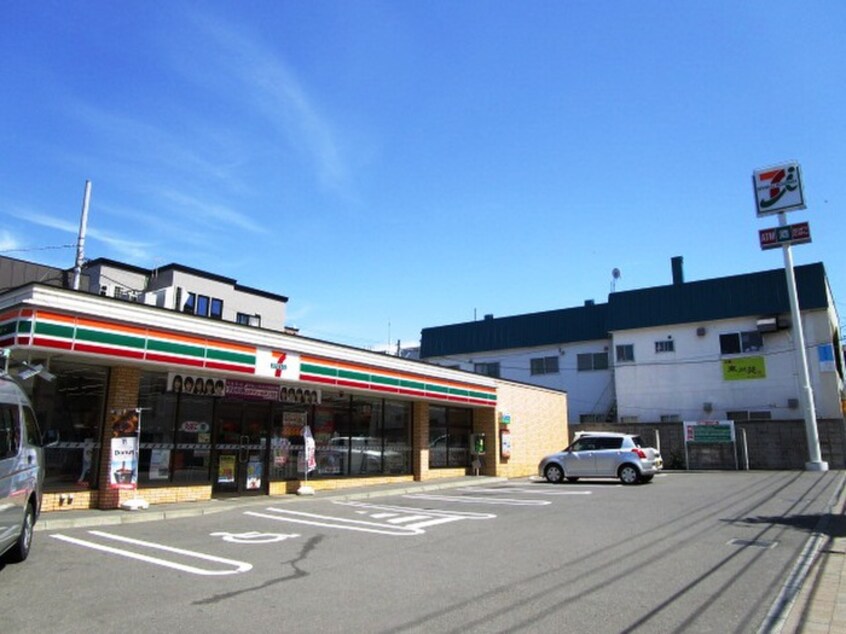 セブンイレブン(コンビニ)まで260m BASE　TSUKISAMU