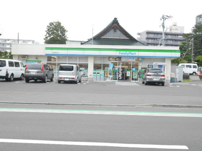 ファミリーマート新寺４丁目店(コンビニ)まで240m 佐藤ビル