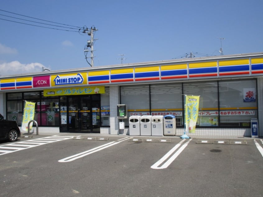 ミニストップ(コンビニ)まで575m ファミーユヴィラ