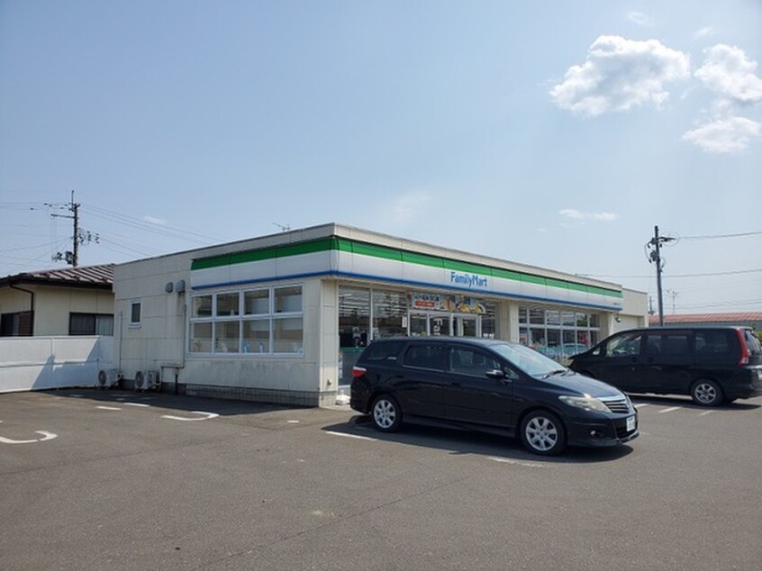 ファミリーマート角田中島下店(コンビニ)まで140m アンビションＸ