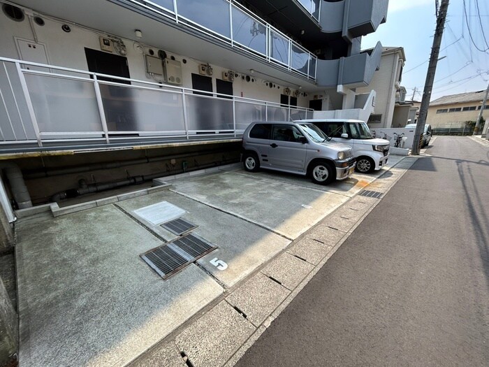 駐車場 ROOMS