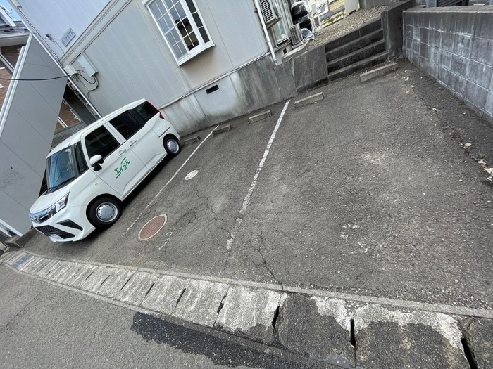 駐車場 オ－クヒルズⅢ