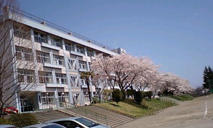 鶴ケ谷中学校(中学校/中等教育学校)まで1400m ハッピーローズ自由ケ丘