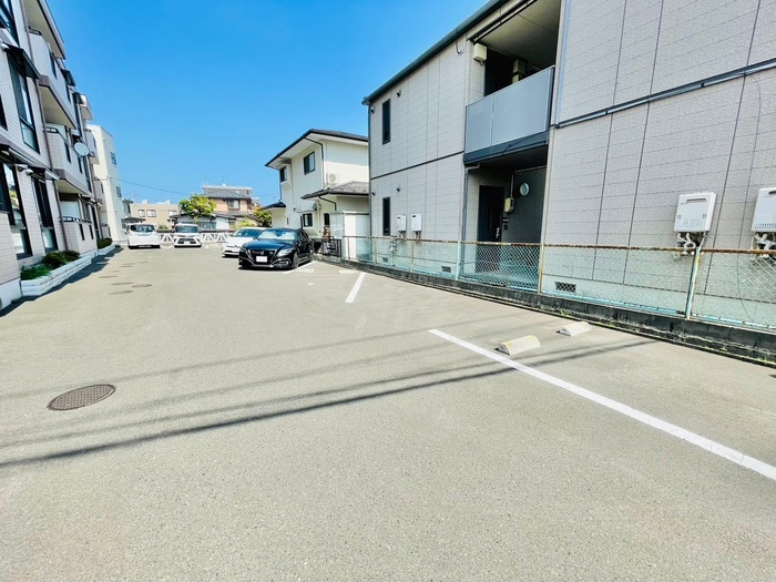 駐車場 トリヴァンベ－ル中倉