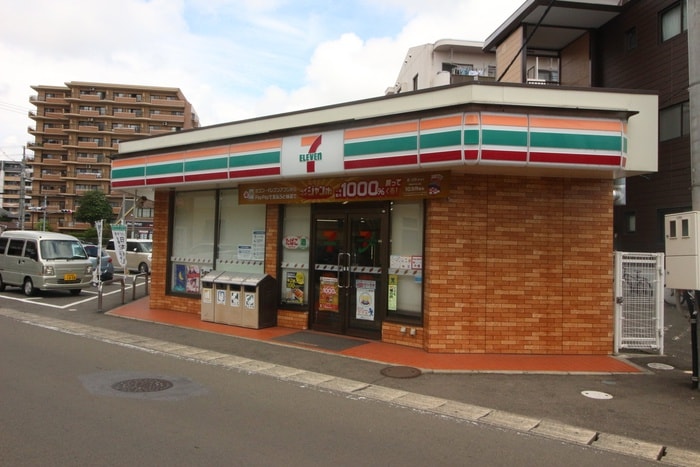 セブンイレブン(コンビニ)まで700m トリヴァンベ－ル中倉