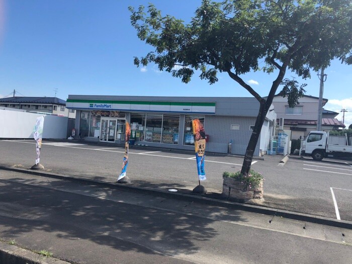 ファミリーマート(コンビニ)まで800m ベルドミール花みず木