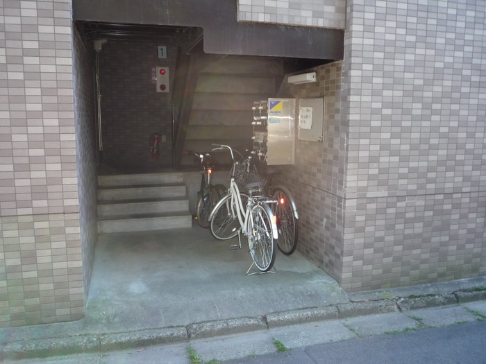 エントランス部分 ﾁｪﾘ-ﾛ-ﾄﾞ