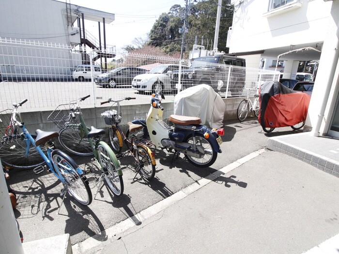 駐輪場 ロイヤルヒルズオガタ